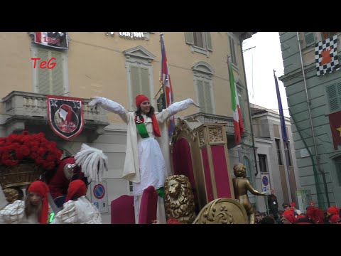 Arrivo mugnaia sul cocchio in piazza - Carnevale Ivrea 2023