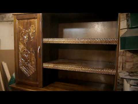 Резьба по дереву.  Завершение роботы над сервантом .