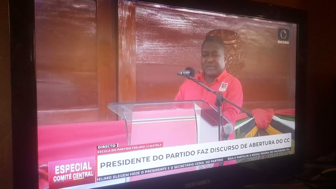 Em Directo...#Felipe Nyusi de volta e diz Antes de tudo que (A #Frelimo, está de vermelho).