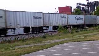 preview picture of video 'Norfolk Southern Roadrailer Freight, Wabash, Indiana'