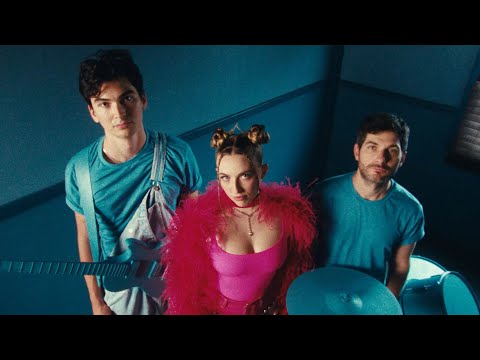 Elli Moore - Crybaby (Official Music Video)