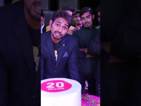 dilraj 20 million ki Khushi mein cake kaat rahe
