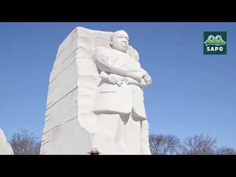 (EN ESPAÑOL) Pence coloca una ofrenda floral en el Memorial a Martin Luther King Jr. (01/15/18)