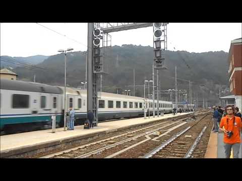 Intercity in transito a Ronco Scrivia