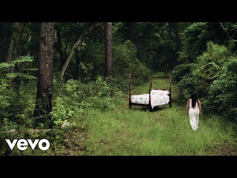 Gigi Perez - Sleeping (Official Music Video)