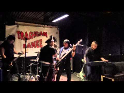 Trashcan Dance: Tiny Hitlers rule the world / Whore leave (live)