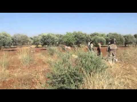 تجهيز مدفع الهاون من قبل عناصر آل البيت في بنش في محافظة إدلب