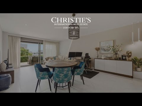 Spacious elevated ground floor apartment with extra benefits in Las Mesas, Estepona