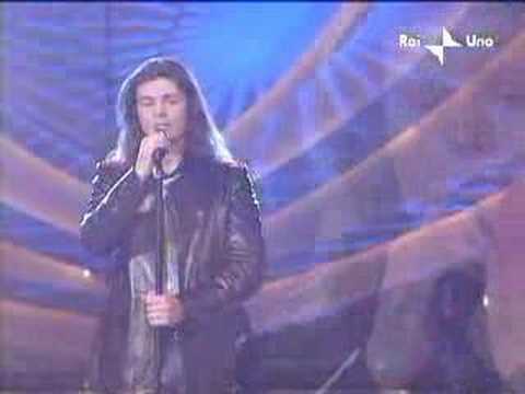 Lacrime dalla luna  - Gianluca Grignani (Live @ Sanremo 2002)