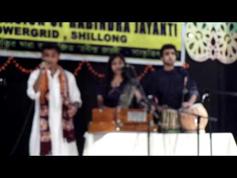 aaji jhoro jhoro mukhoro badoro dine....