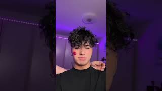 How I put the kisses on my face😂💋