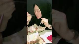 Download lagu MAKAN MALEM BARENG PACARKU | HALU STORY #shorts  #storyhalu #storyig #storywa mp3