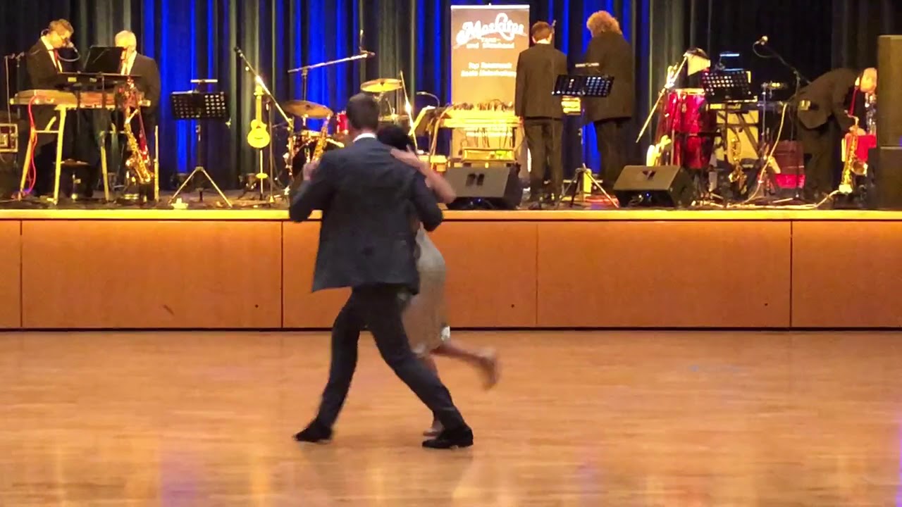 Kersten y Ruth bailan „De Floreo“ un Tango de Osvaldo Pugliese