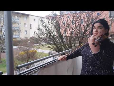 Violinist Performs in Balcony for Neighbors to Lift Their Spirits During Lockdown - 1169742