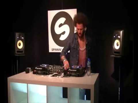 DJ LA FUENTE playing Moree Mk - Luna Llena (Live at Spinnin' Rec)