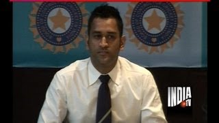 Dhoni evades questions on IPL spot fixing with a smile