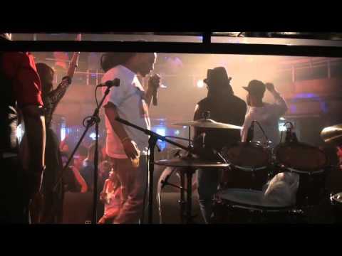 Sadhana Lila 2FAMOUSCRW live tijdens ‘5th Anniversary 2FCRW’ in Club Eclipse, Rotterdam (05-07-2014)