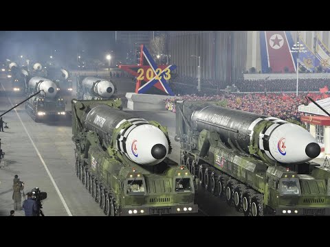 Desfile militar na Coreia do Norte • RFI Português