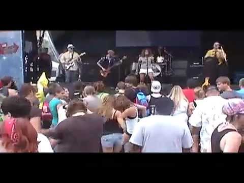 Siren - The Banana Convention - Warped Tour 2010
