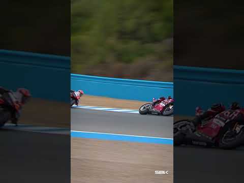 Battle for P2 in Tissot Superpole Race ⚔️ | 2026 #SpanishWorldSBK 🇪🇸