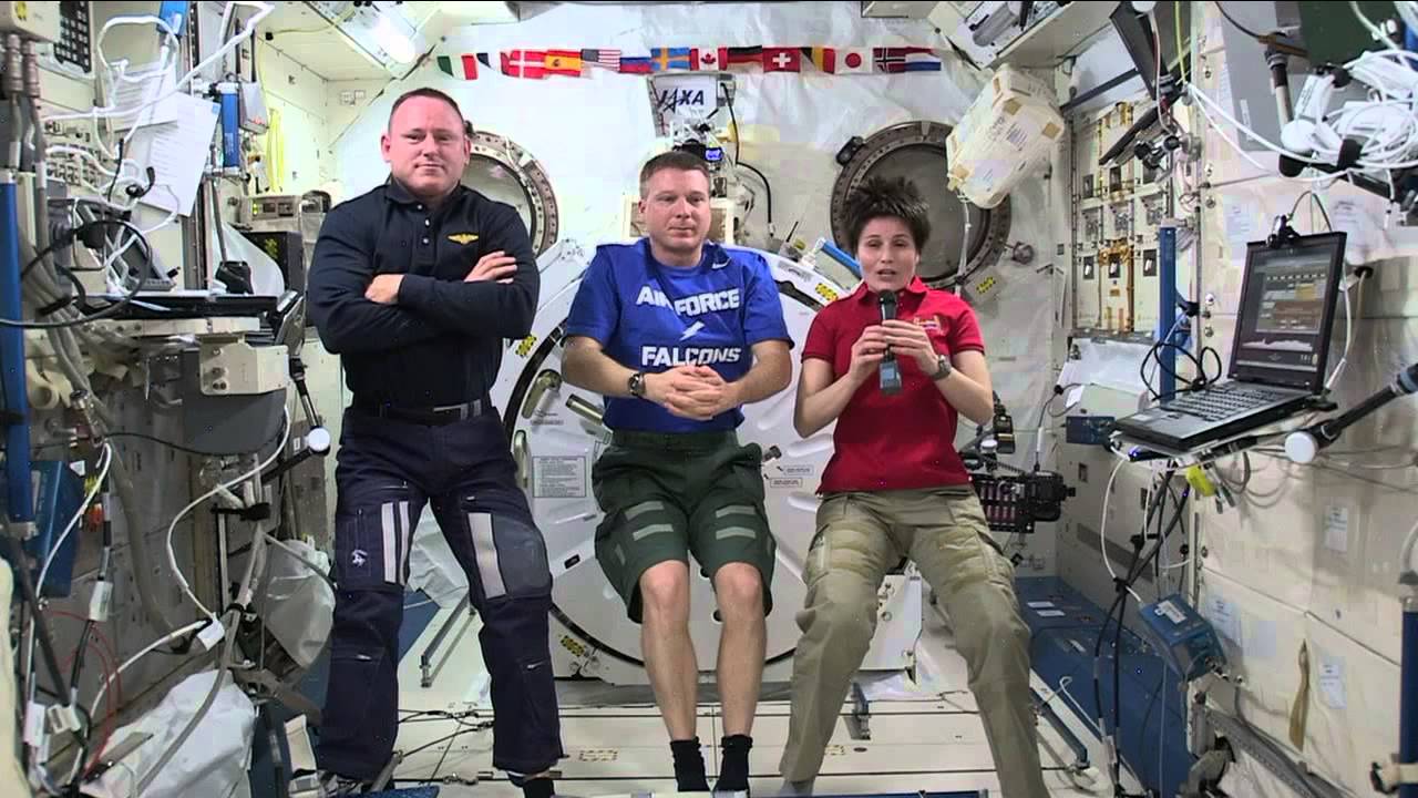 Space Station Crew Discusses Life in Space with the Media - YouTube