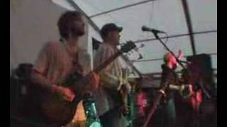 'chicken Payback' by The Bees live at the iw festival 2007