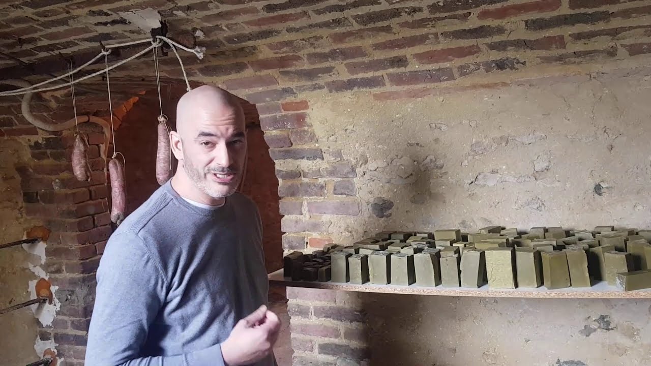 Le vrai savon de Marseille, découpe, séchage, stockage.