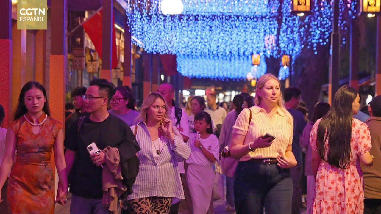 La vida nocturna moderna prospera en la antigua capital