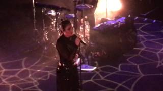 Banks - Mother Earth - Live at Paradiso
