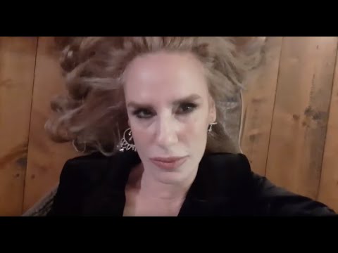 𝐶𝑜𝑠𝑡𝑢𝑚𝑒 - 𝑇ℎ𝑒 𝑚𝑒𝑙𝑙𝑜𝑤𝑖𝑛𝑔 𝑦𝑒𝑎𝑟 (𝑜𝑓𝑓𝑖𝑐𝑖𝑎𝑙 𝑣𝑖𝑑𝑒𝑜)