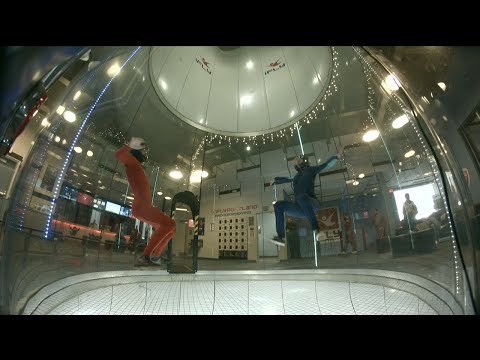 Indoor skydiving: sit fly turns (Nell 42)