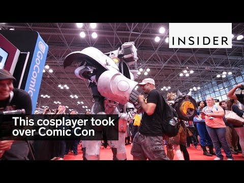 This video game cosplayer took over Comic Con