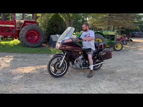 Running Condition of the Honda Silver Wing GL500 Road Bike