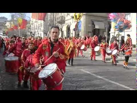 Carnevale di Ivrea 2012 - Sfilata Tamburini Diavoli Aranceri - Martedì.avi