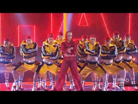 Katy Perry - Swish Swish feat Nicki Minaj LIVE
