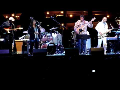 Kirk Whalum Featuring Lalah Hathaway - You Had to Know (Live at the 2010 Detroit Jazz Festival)