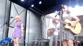 Anika Moa - Dreams In My Head (live on Motutapu)