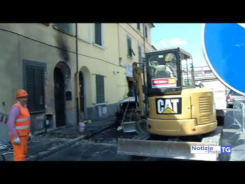 2017-09-26 PRATO - UBRIACO SI SCHIANTA SU AUTO IN SOSTA, SCOPPIA INCENDIO