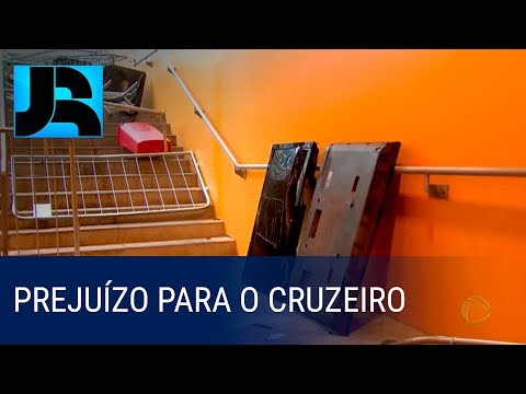 Revolta dos torcedores com o rebaixamento do Cruzeiro pode custar R$ 500 mil ao clube