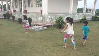 preview picture of video 'मुरादाबाद के हर्बल पार्क मे खेलते बच्चें'