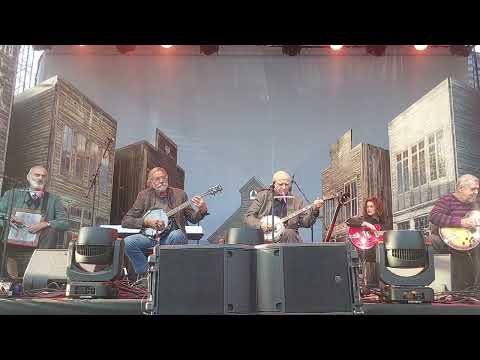 Ivan Mládek Banjo Band  příchod + Rychlík jede do prahy