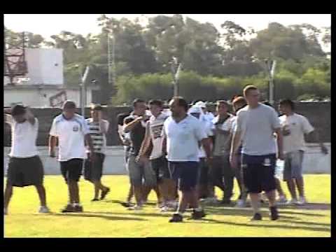 JUVENILES C. 4ta. J.J. de URQUIZA da la vuelta en la cancha principal. 7-12-2'010.