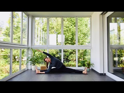 60-minute Solstice Vinyasa Yoga Flow + Meditation with Rachel