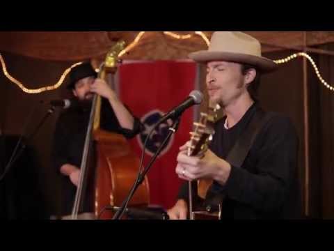 The Howlin' Brothers - Hard Times (Live in Nashville)