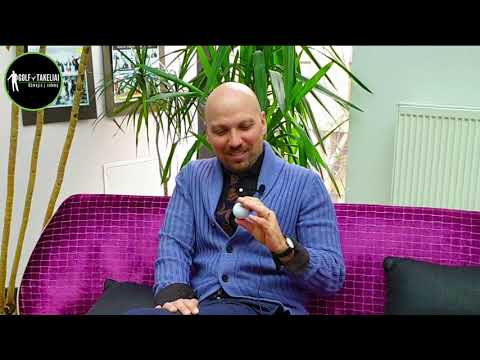 Renginių vedėjas Remigijus Žiogas kalba apie mūsų gaminamus golfo takelius.
