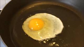 How to cook a fried egg runny yolk, quickly and safely.
