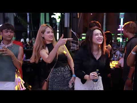 မချစ်သင့်တဲ့လူ / Yoon Myat Thu ( Birthday Show Live Version )