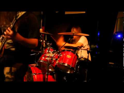 Bisongrass - 'Electrified Gypsy', 'Uni-Polar' Live @ The Tunnels (071213)