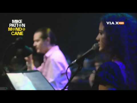 Mike Patton (Mondo Cane) Lontano Lontano @ Teatro Caupolicán 21/09/11 HD
