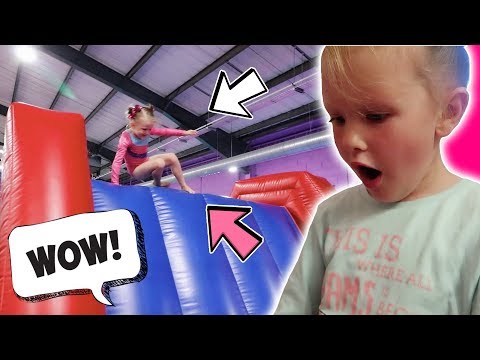 6 YEAR OLDS AMAZING GYMNASTICS INFLATABLE PARTY! Video